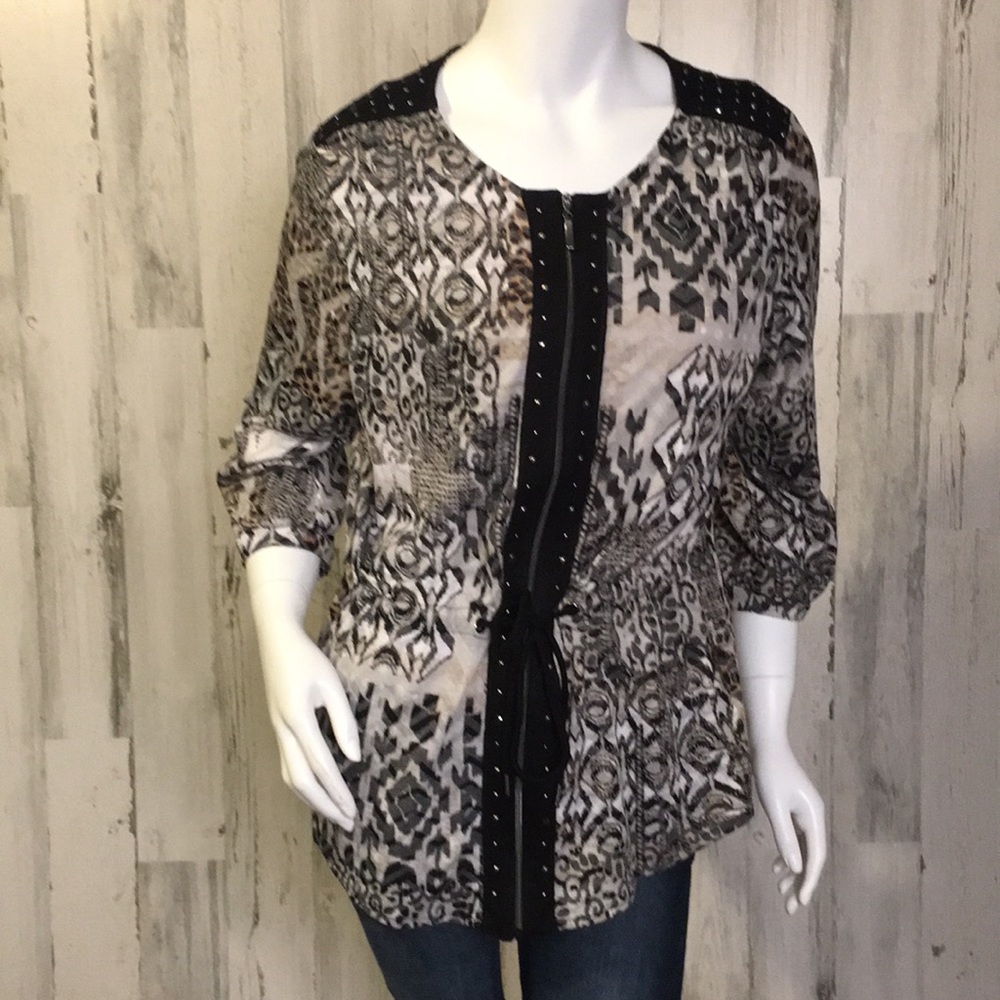 #H1- Women’s Large Sportelle Cute Zip Up
